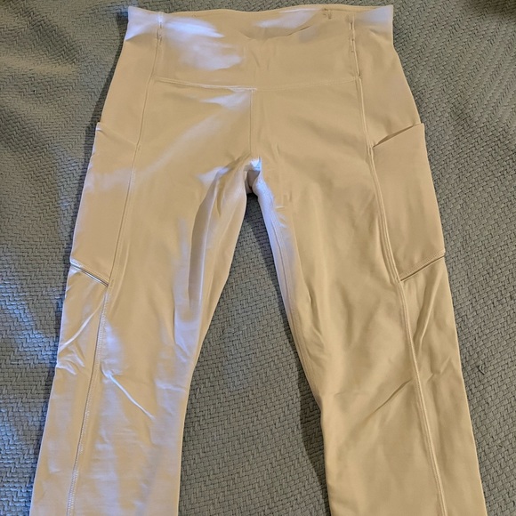 Lululemon white leggings with pockets 28” - Picture 4 of 4